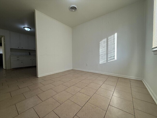 Photo - FOR RENT – AVAILABLE NOW