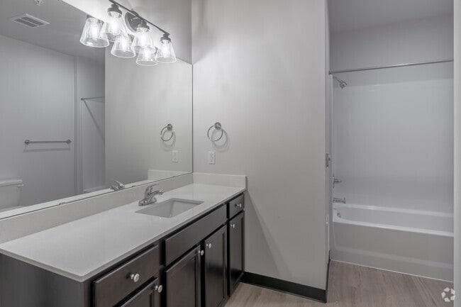 1BR, 1BA - 767SF - Bathroom