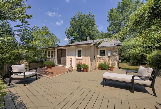 7 W Raleigh Rd Unit A