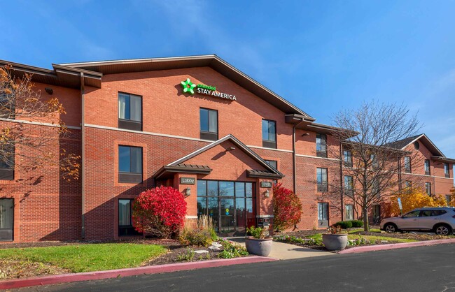 Furnished Studio-Rockford - State Street