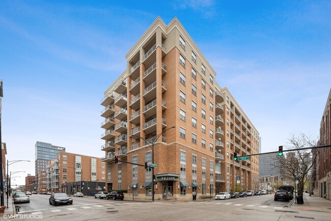 Building Photo - 950 W Monroe St Unit 901
