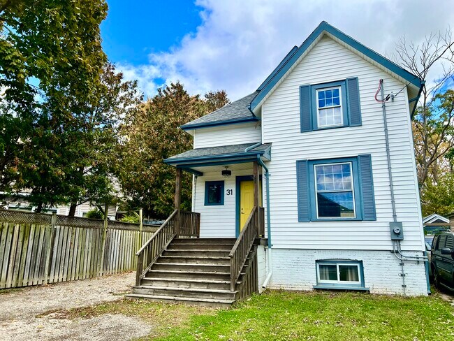 Building Photo - 31 Adelaide St S Unit 1