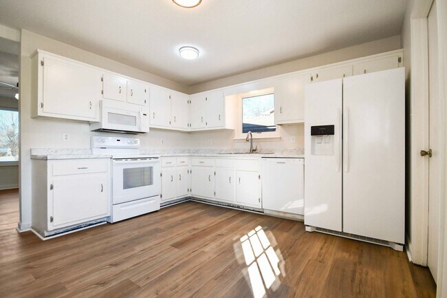 Photo - Pet Friendly Three Bedroom!