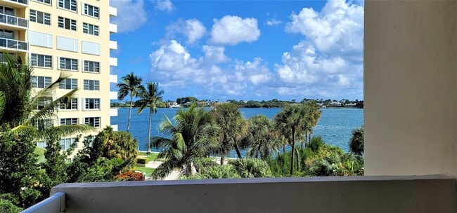 Building Photo - 2600 N Flagler Dr Unit 403