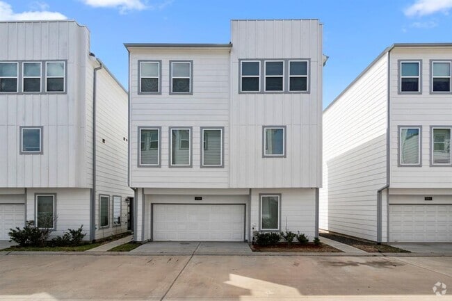 Building Photo - 1739 Cove Cres Ct Rental