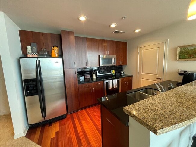 Photo - 155 S Court Ave Unidad 2016