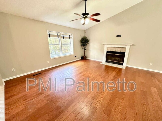 Photo - 844 Bentley Dr