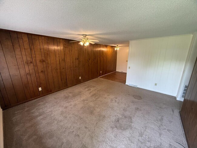 Photo - 106 Hankins Dr