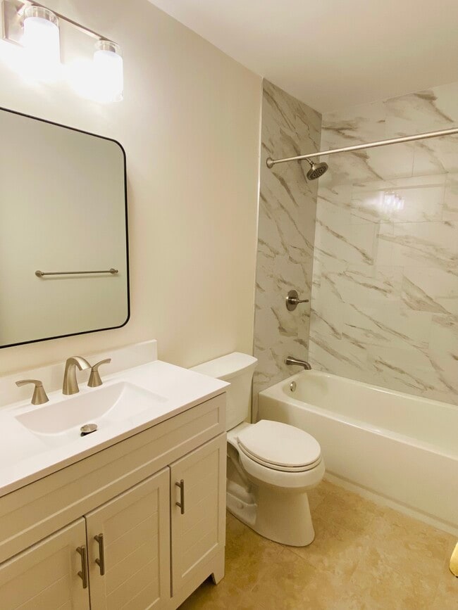 Photo - 713 E Brookside Ln