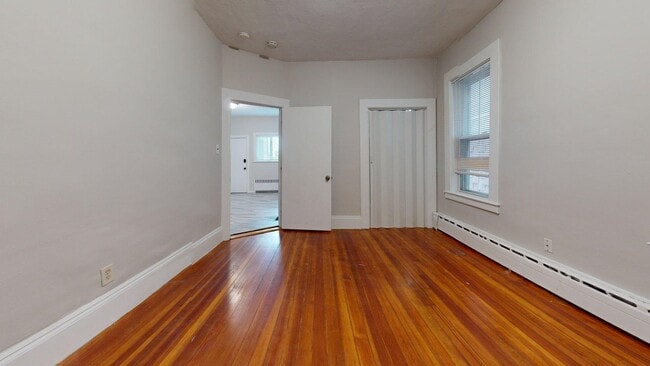 Photo - 677 Bennington St Unidad 1