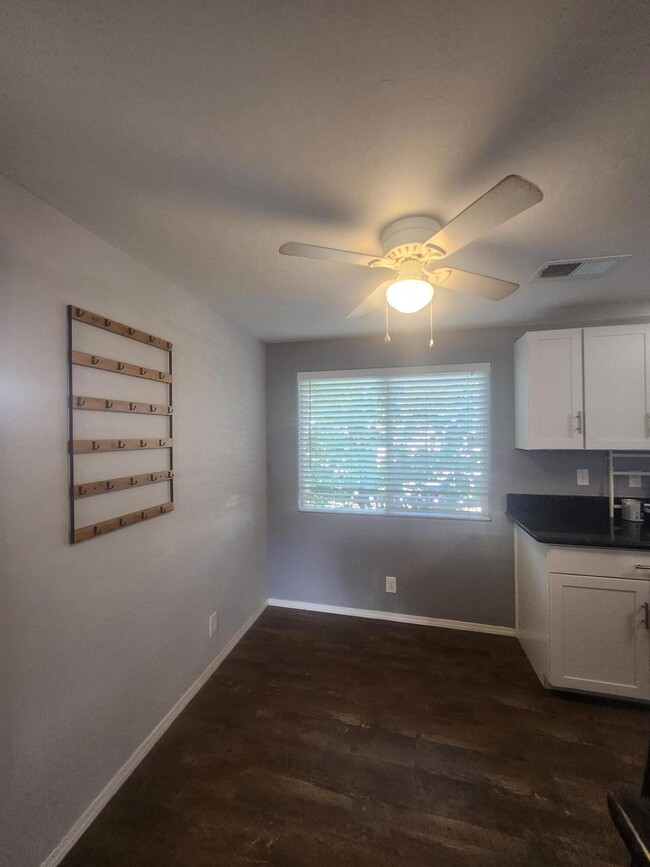 Photo - 1032 Muriel St NE