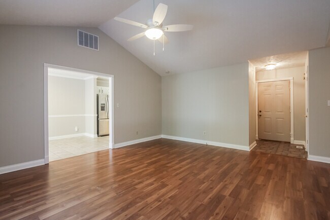 Photo - 667 Aspen Ct