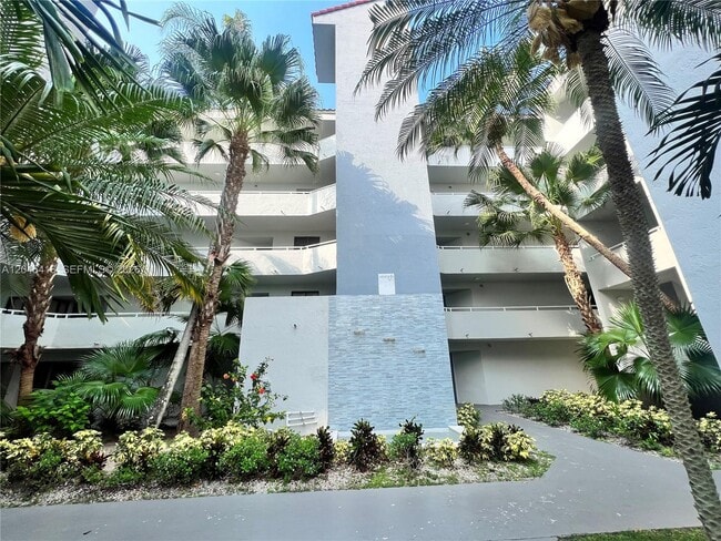 Building Photo - 8255 SW 152nd Ave Unit E-209