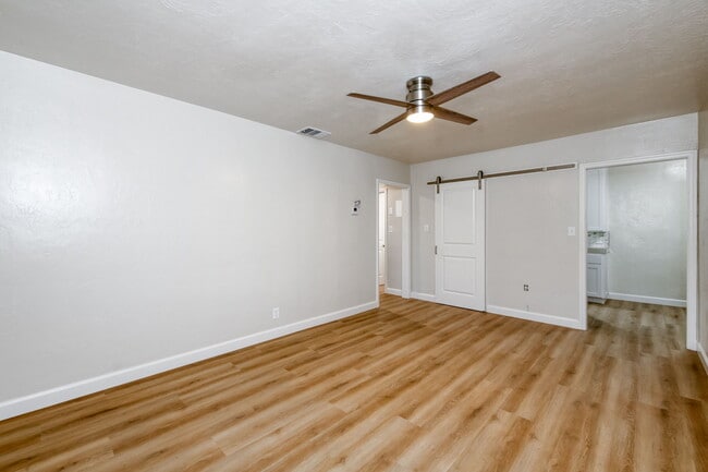 Photo - 326 E Dudley