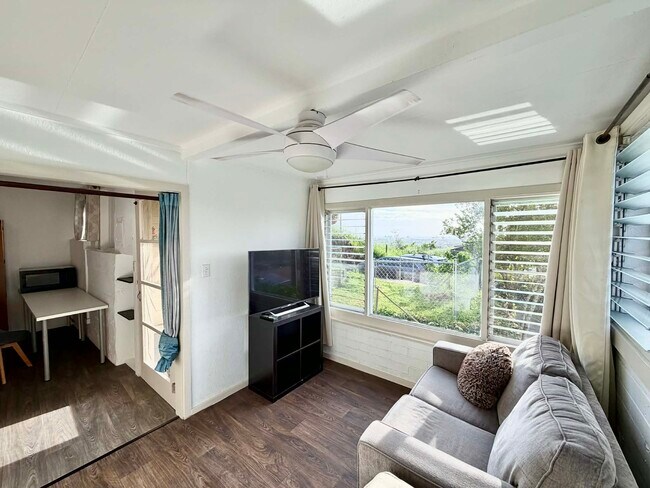 Photo - 1576 Elua St