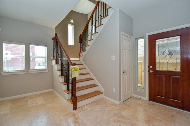 Photo - 1141 W 24th St