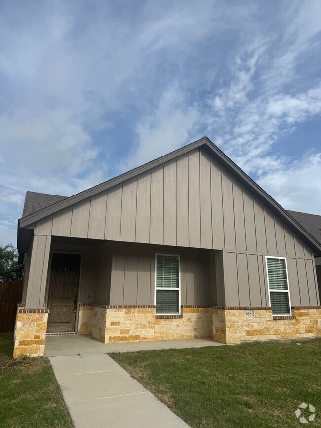 Building Photo - 3/2/2 - GREAT NEIGHBORHOOD - GODLEY ISD Rental