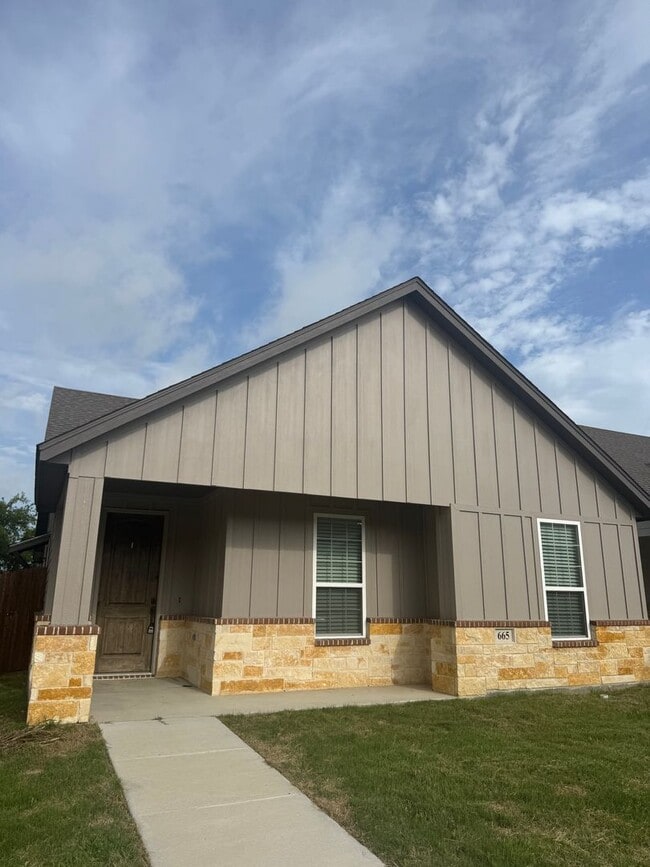 3/2/2 - GREAT NEIGHBORHOOD - GODLEY ISD - 3/2/2 - GREAT NEIGHBORHOOD - GODLEY ISD House
