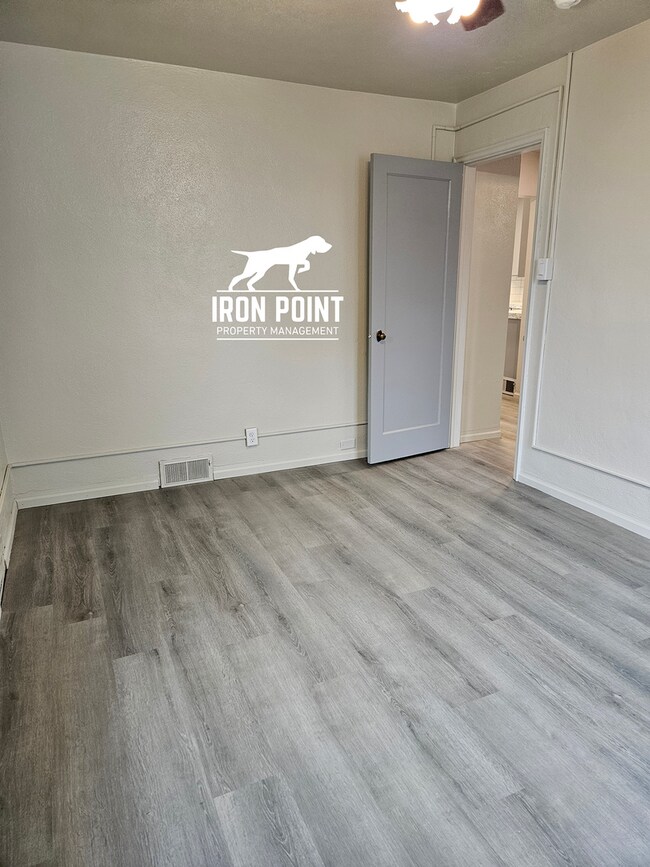 Photo - Renovated 3bed/2bath home w/gas fireplace, garage, near downtown Caldwell.