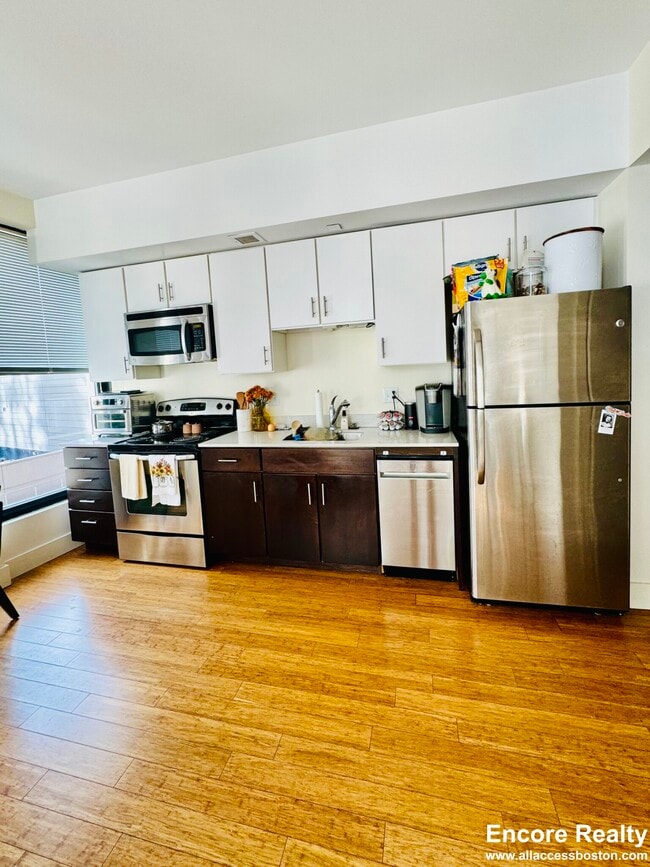 Building Photo - 8 Winter St Unit 704