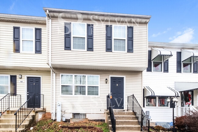 Building Photo - Discover Your Tranquil Oasis in this 3-Bedroom Haven