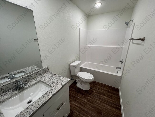 Photo - 2135 Bobwhite Ct Unidad A