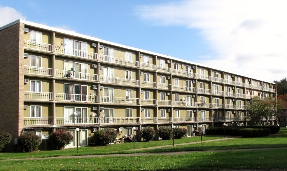 Studio City Apartments For Rent in Cuyahoga Falls, OH