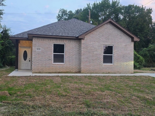 Building Photo - 1831 Lincoln Dr Rental