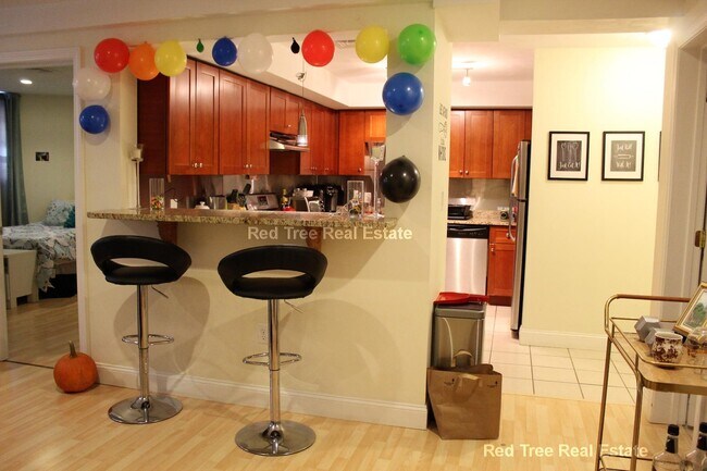 Photo - 10 Strathmore Rd Unit B