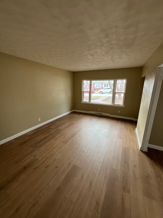 Living room - 431 27th St