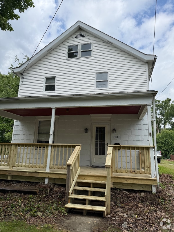 Building Photo - 306 N Church St Rental