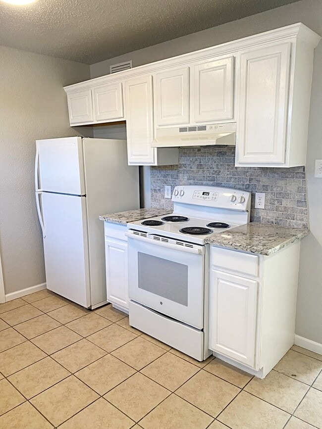 Photo - 5915 Bedford Dr