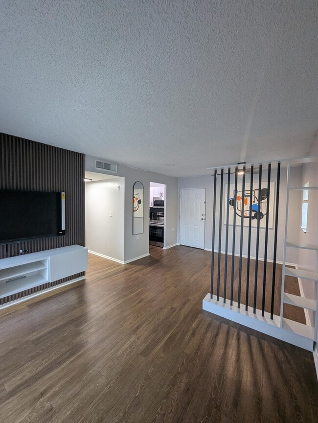 Building Photo - 1089 Benoist Farms Rd Unit 201 Rental