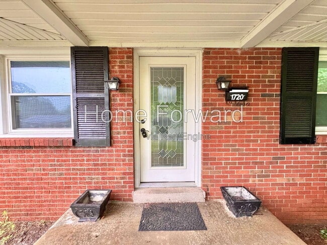 Building Photo - 1720 Traveller Rd