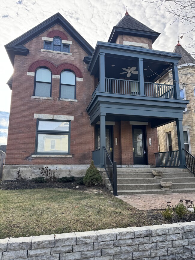 Front of townhouse - 1049 Franklin Ave Apartamentos Unidad 1049 Franklin Avenue