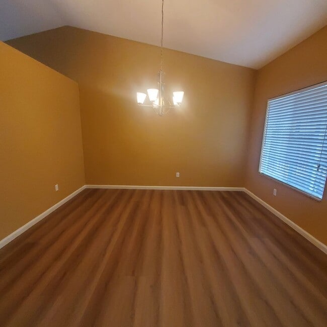 Photo - Single Story 3/2 with Great Open Floorplan in Brentwood