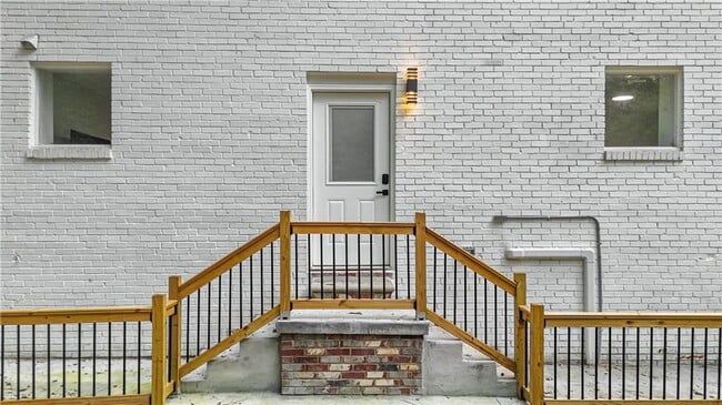 Photo - 2430 Hanford Dr SW