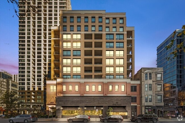 Building Photo - 707 N Wells St Rental