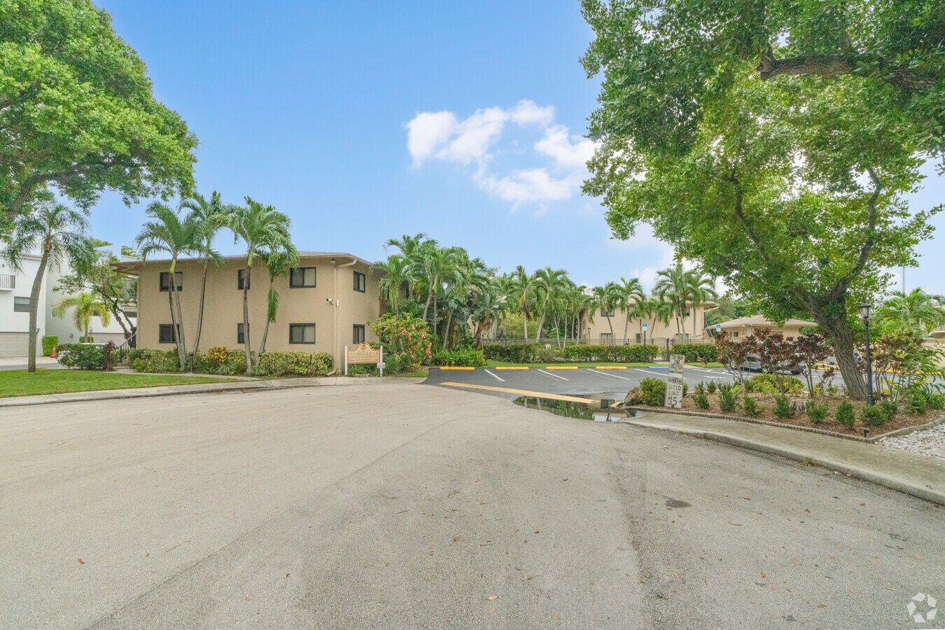 Entrada - Middle River Homes Condominiums