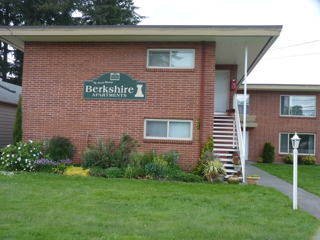 Berkshire Apartments - 729 Pecks Dr Unit 6