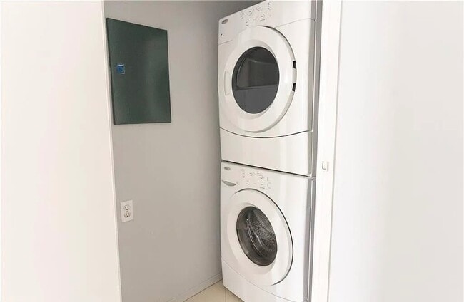 Building Photo - 1020 Warburton Ave