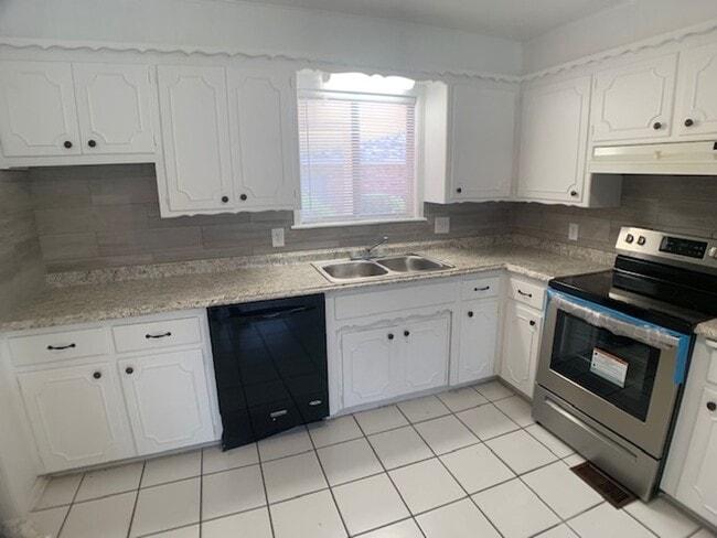 Photo - 3 Bedroom Northwest OKC!