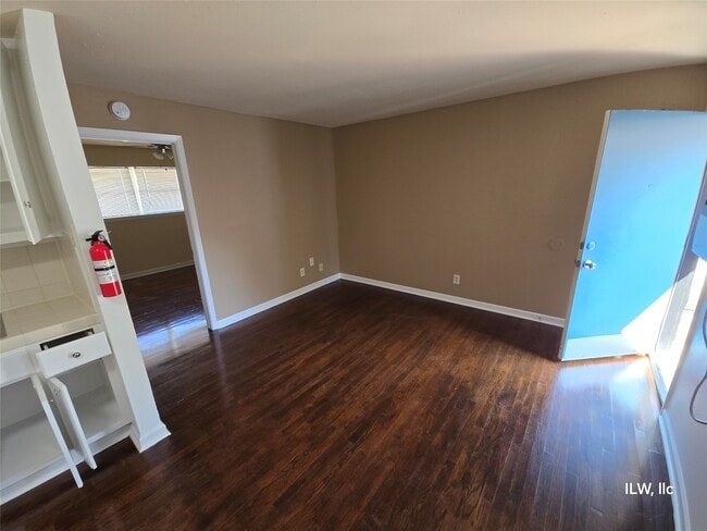 Building Photo - 301 Avondale St Unit 7