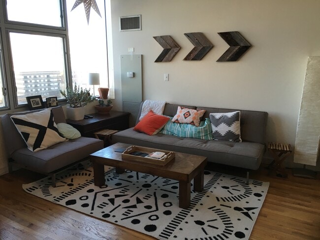 Photo - 1720 S Michigan Ave Unidad # Rental