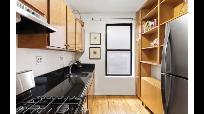 EatIn kitchen, tall window - 246 E 51st St Apartment Unit 20
