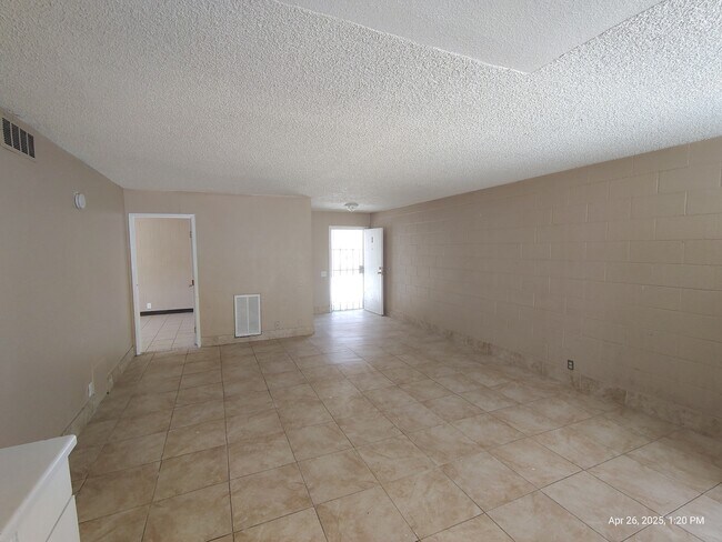 Photo - 2929 Elm Ave