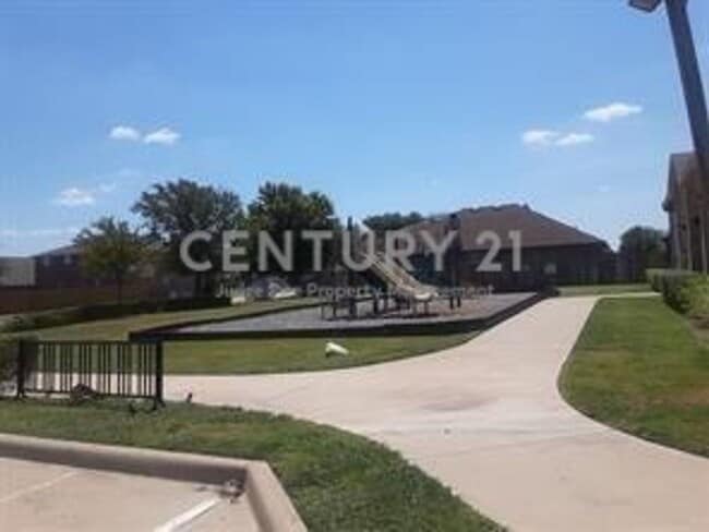 Photo - Wonderful 3/2/2 in CROWLEY ISD For Rent!