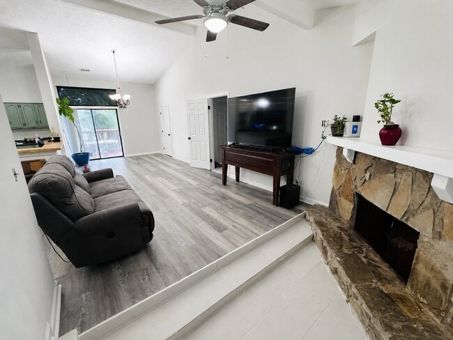 Photo - 2418 Samia Dr NW