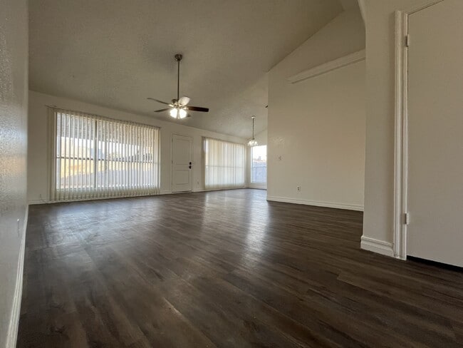 Building Photo - 7119 W McLellan Rd