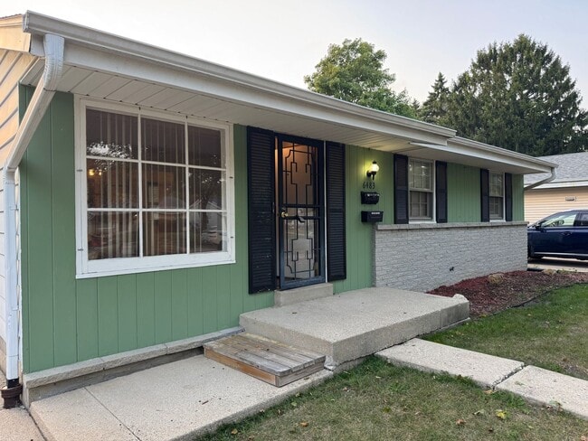 Building Photo - 3-Bedroom Single Family in a great neighbo... Rental